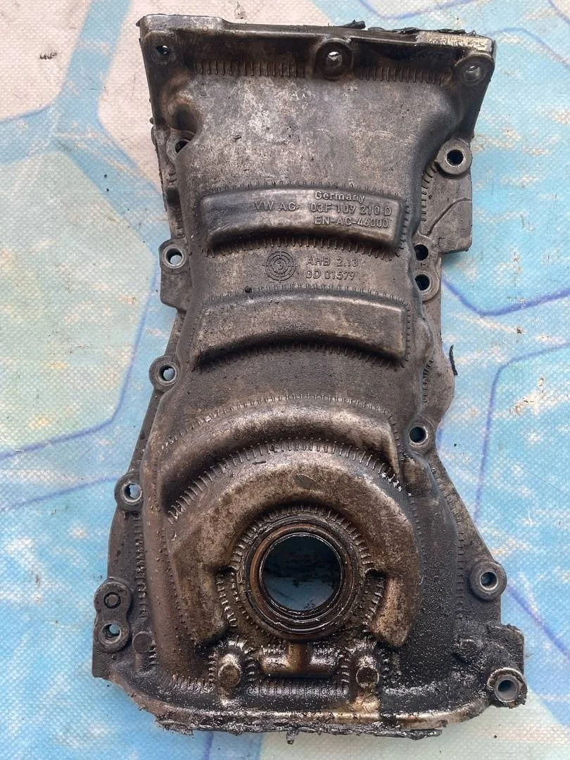 Крышка двигателя передняя Skoda Octavia 2004-2013 A5