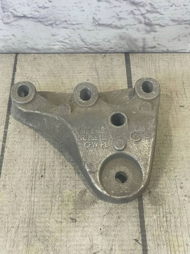 Кронштейн двигателя Skoda Octavia 2013-2021 A7