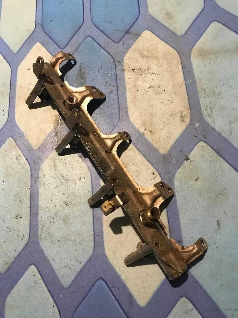 Топливная рампа Skoda Superb 2 2008-2015