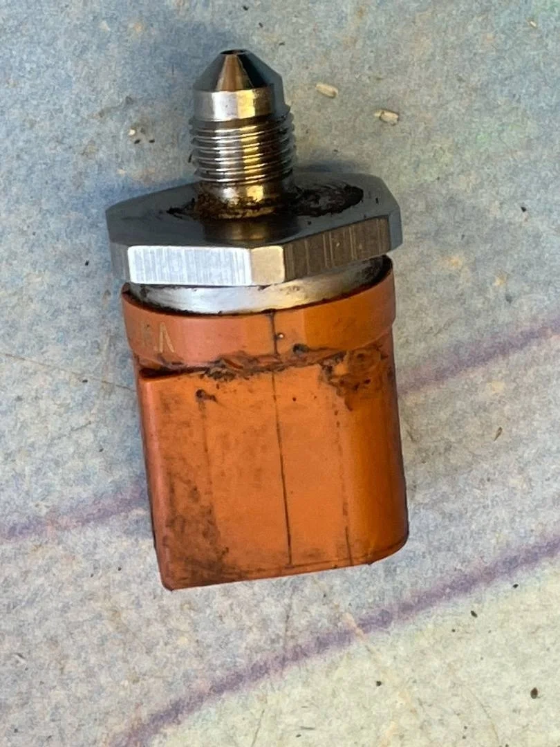 Датчик давления топлива Skoda Yeti 2014-..