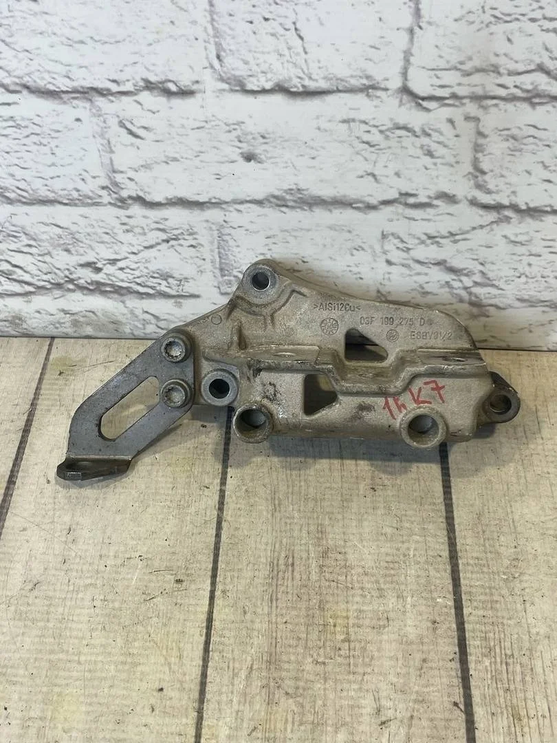 Кронштейн двигателя Skoda Yeti 2014-..