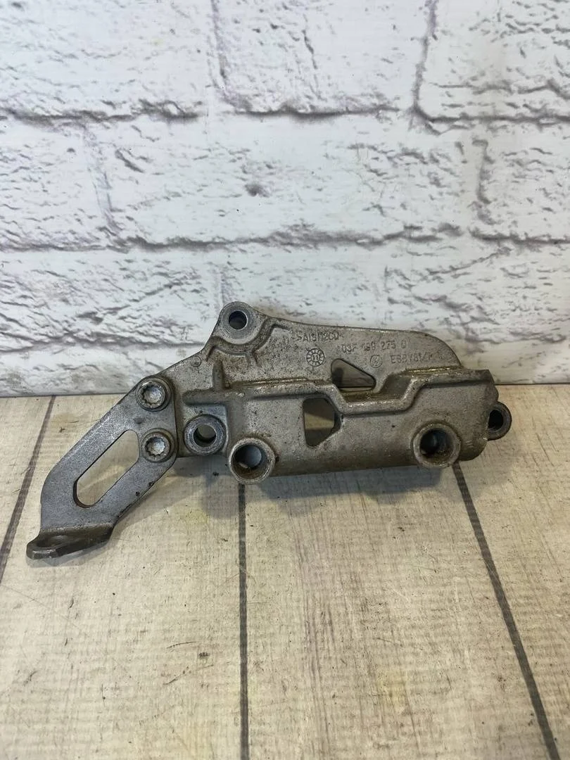 Кронштейн двигателя Skoda Yeti 2014-..