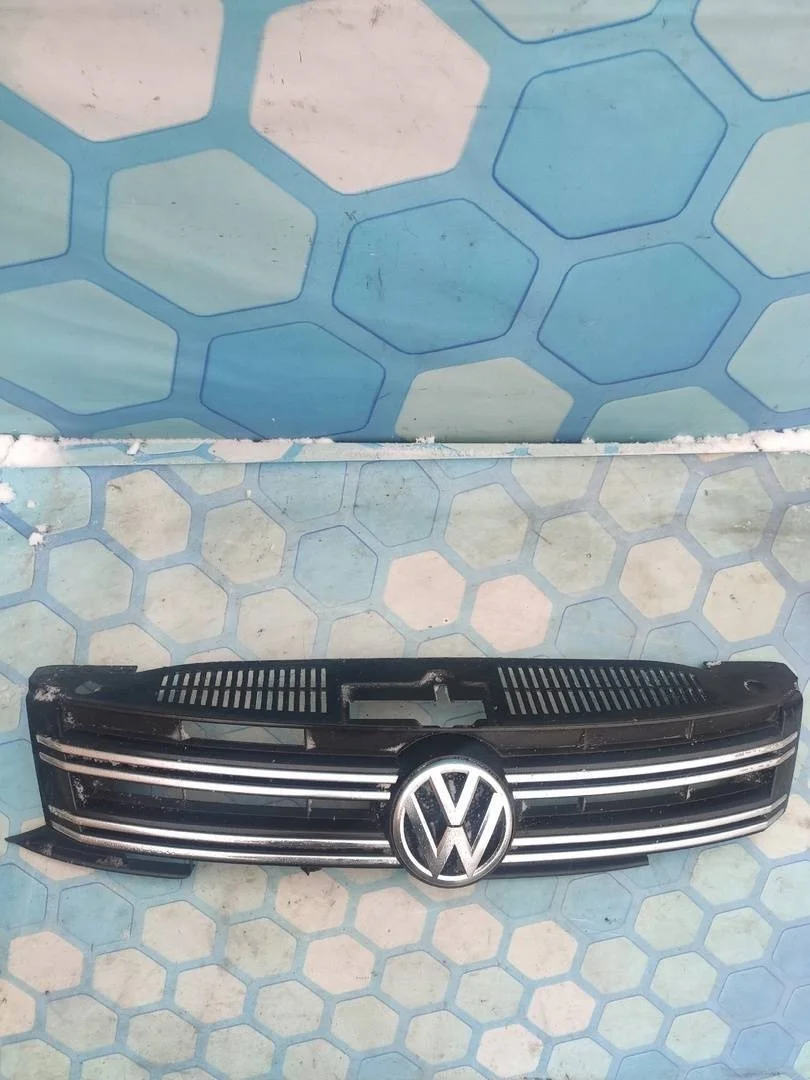 Решетка радиатора VW Tiguan 1 2011-2016