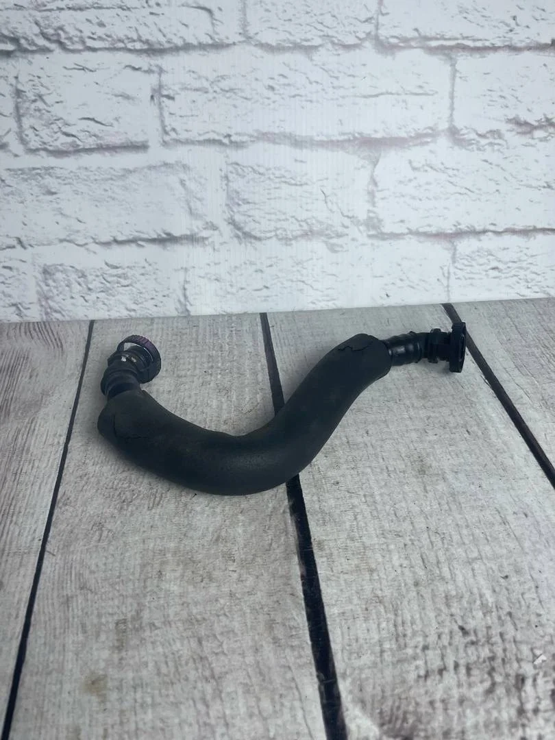 Патрубок вентиляции картерных газов VW Tiguan 1 2011-2016