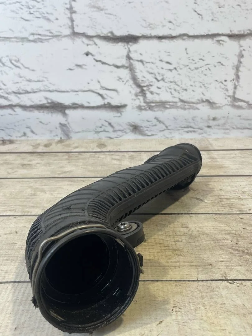 Патрубок интеркулера VW Tiguan 1 2011-2016