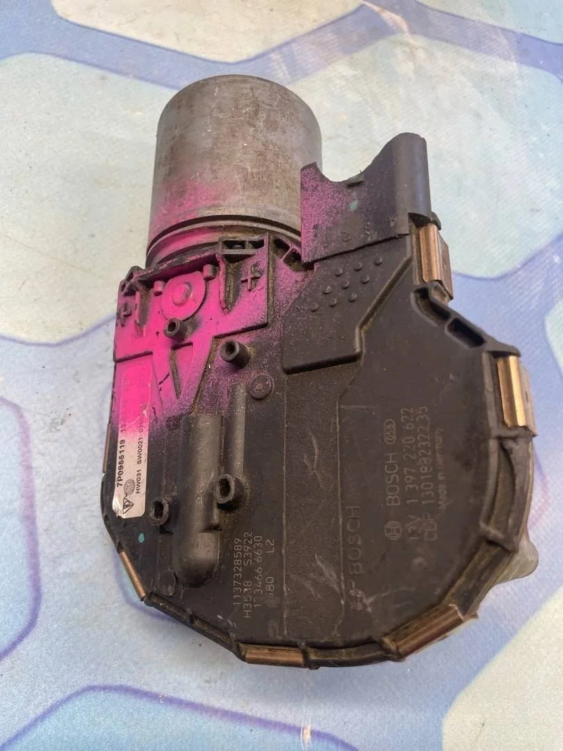 Моторчик стеклоочистителя передний VW Touareg 2011-2018