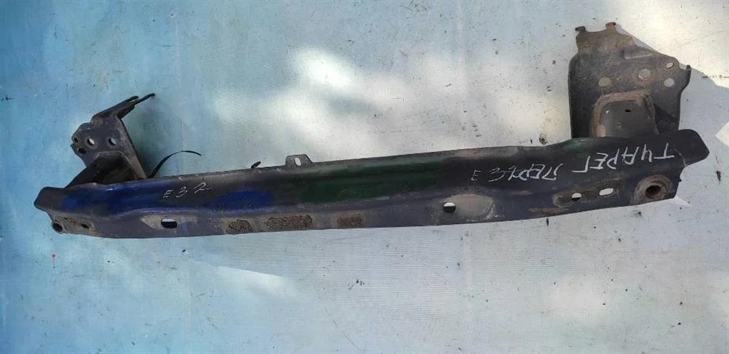 Усилитель бампера переднего VW Touareg 1 2002-2007