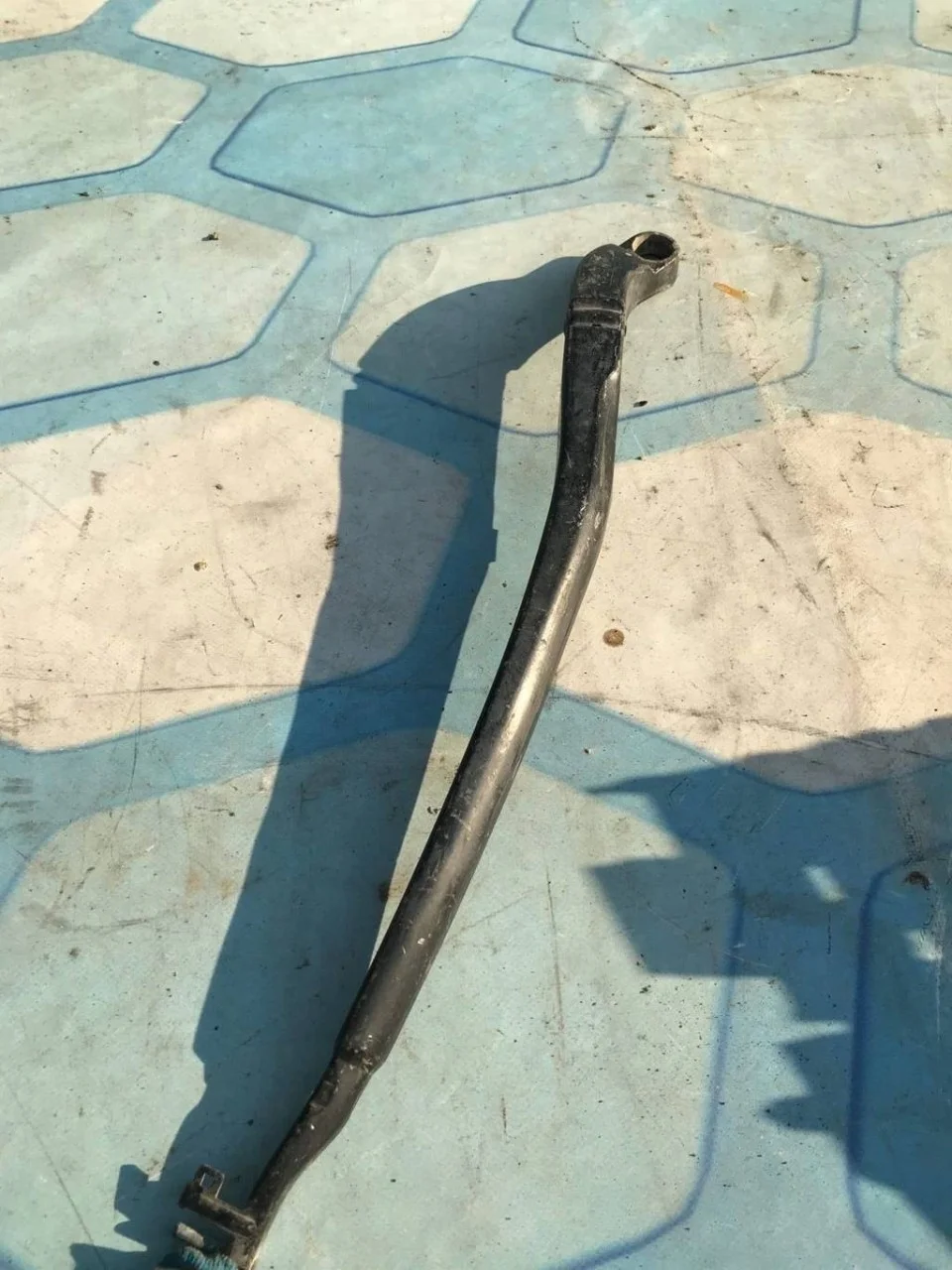 Поводок стеклоочистителя переднего VW Touareg 1 2002-2007