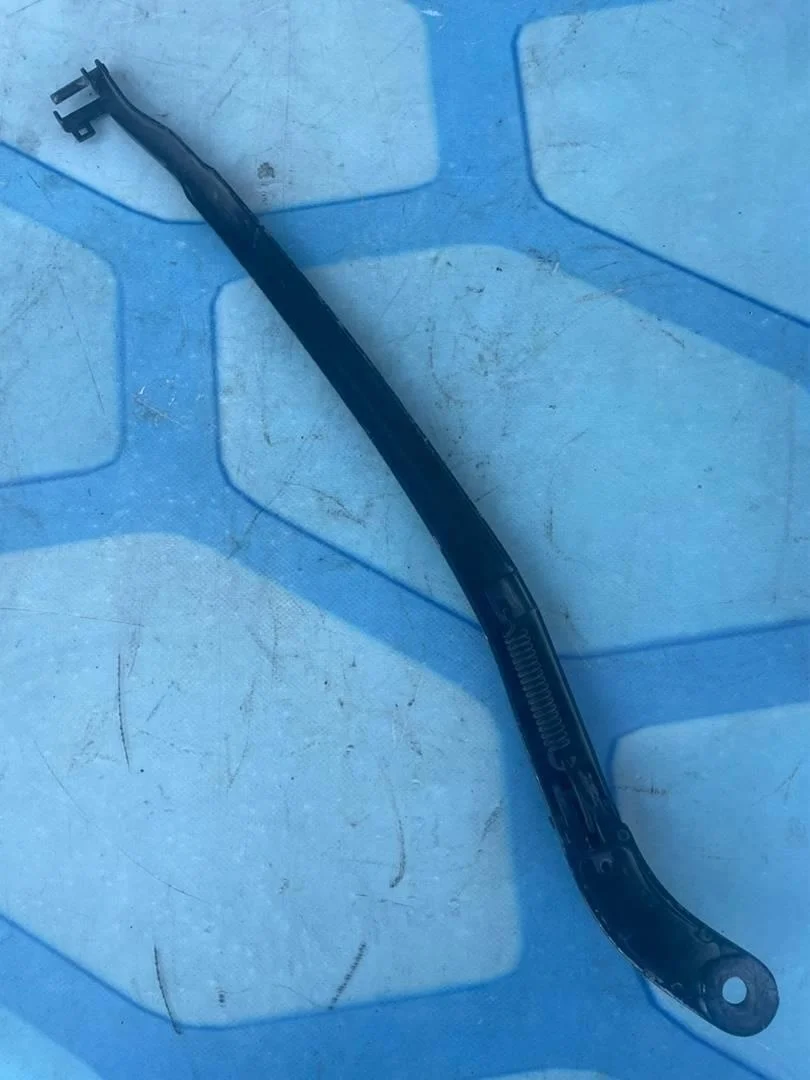 Поводок стеклоочистителя переднего VW Touareg 1 2002-2007