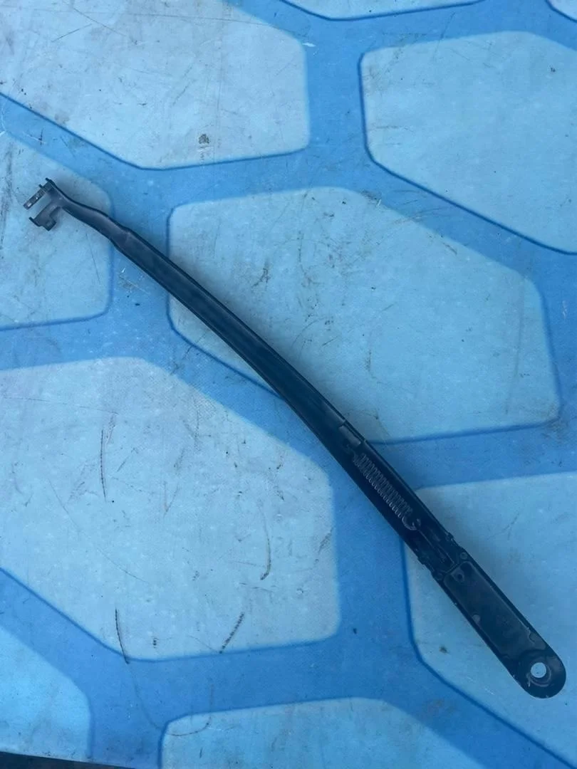 Поводок стеклоочистителя переднего VW Touareg 1 2002-2007