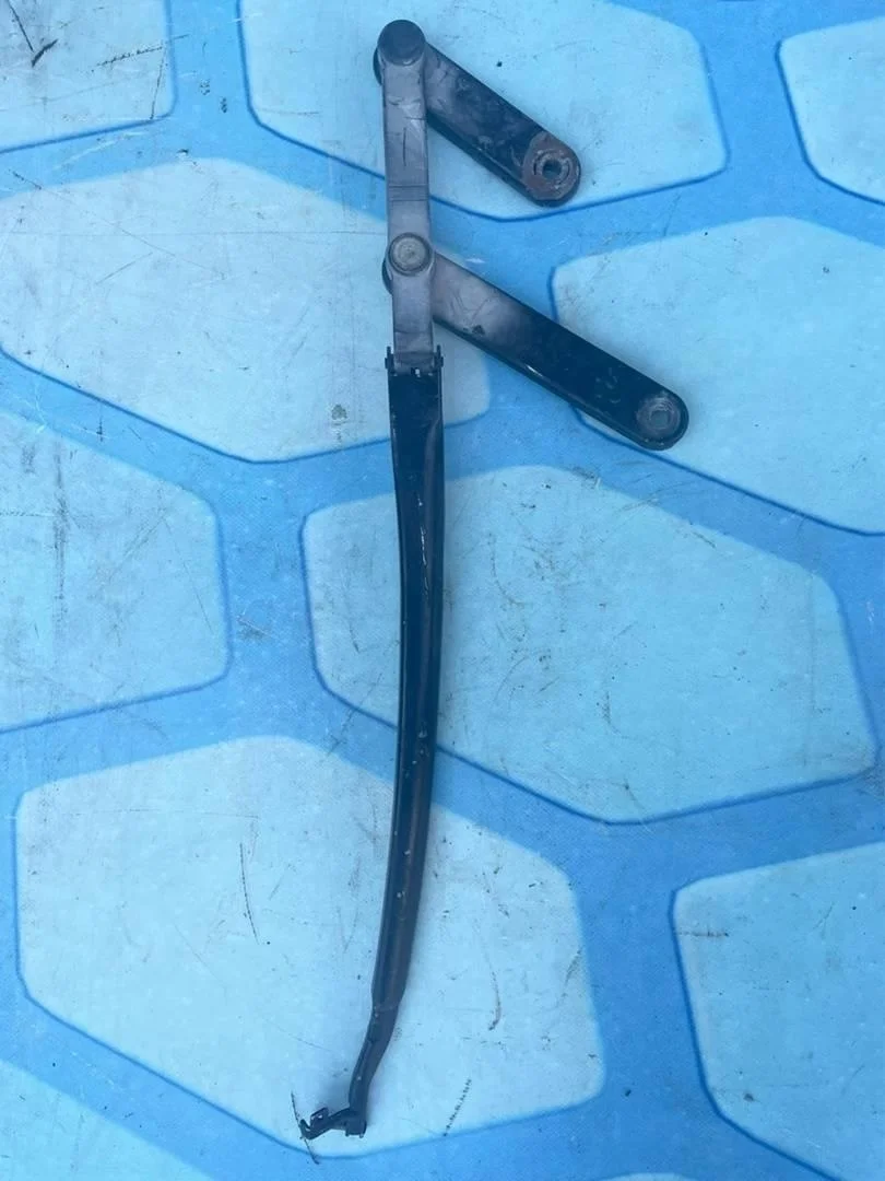 Поводок стеклоочистителя переднего VW Touareg 1 2002-2007