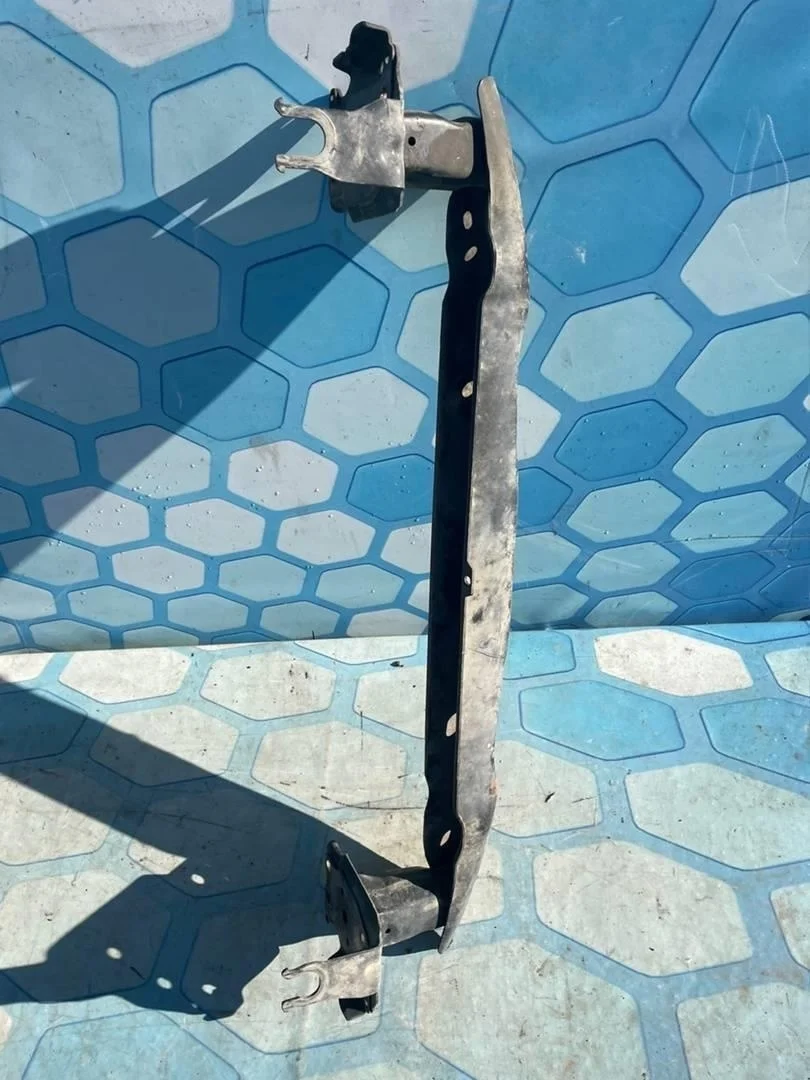 Усилитель бампера переднего VW Touareg 1 2002-2007