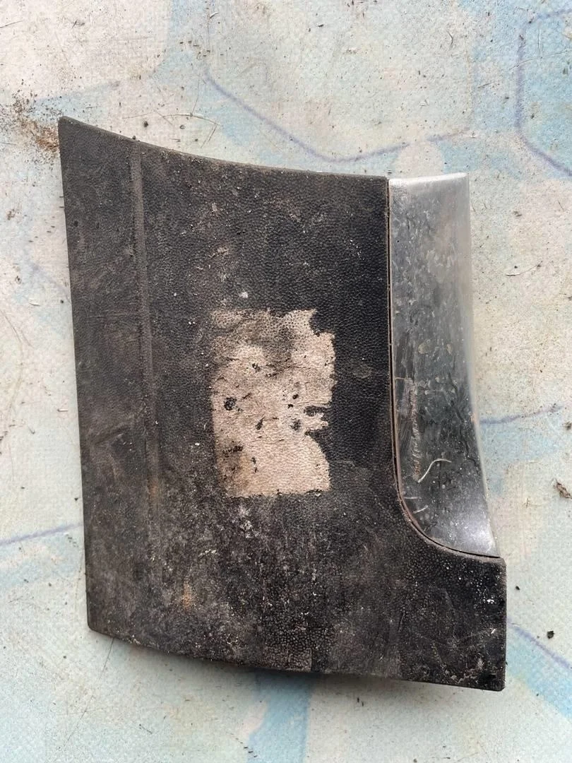 Накладка крыла переднего правого VW Touareg 1 2002-2007