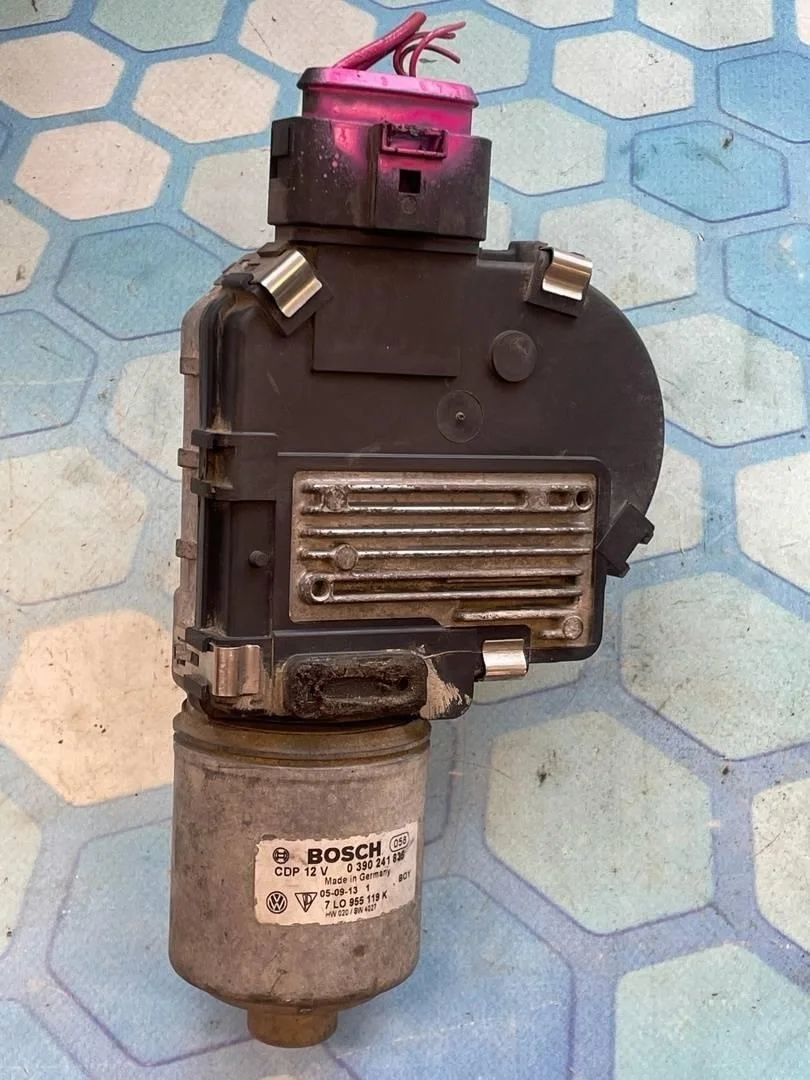 Моторчик стеклоочистителя передний VW Touareg 1 2002-2007