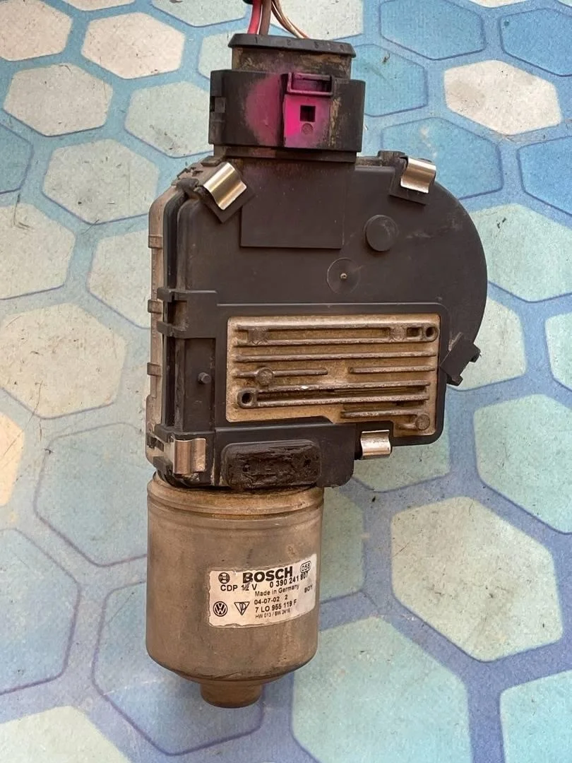 Моторчик стеклоочистителя передний VW Touareg 1 2002-2007