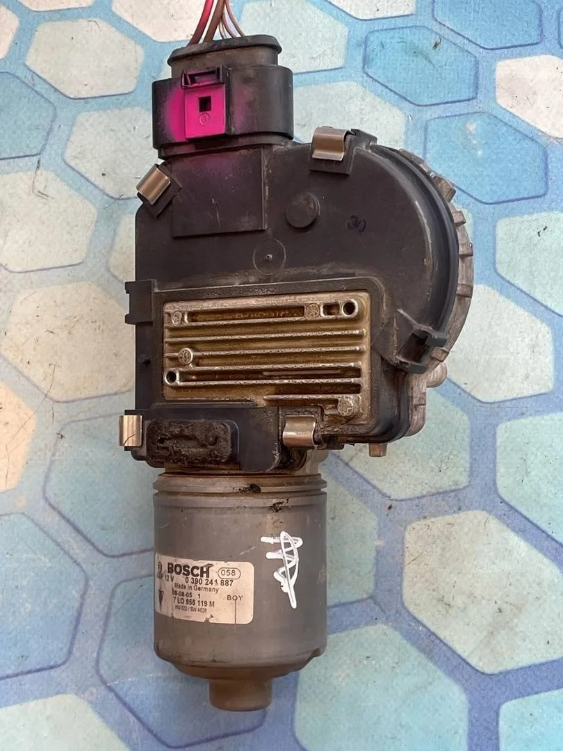 Моторчик стеклоочистителя передний VW Touareg 1 2002-2007