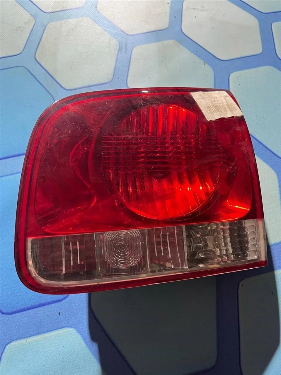 Фонарь задний внутренний правый VW Touareg 1 2002-2007