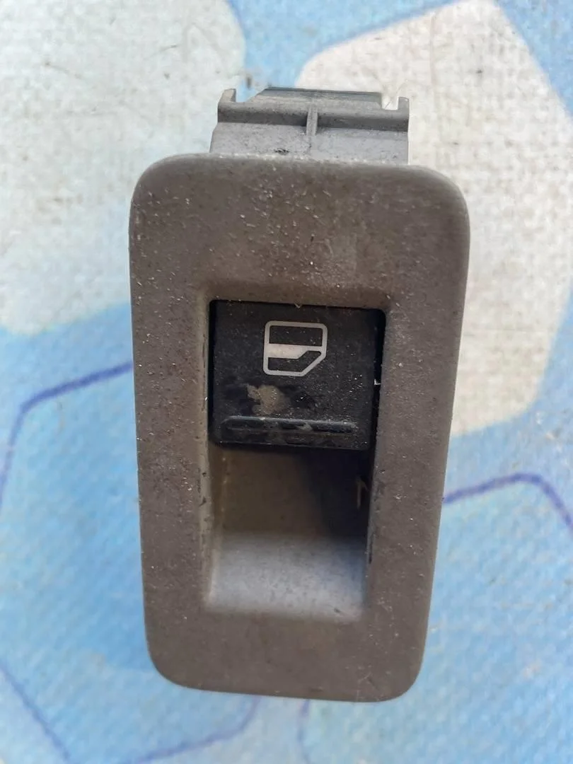 Кнопка стеклоподъемника VW Touareg 1 2002-2007