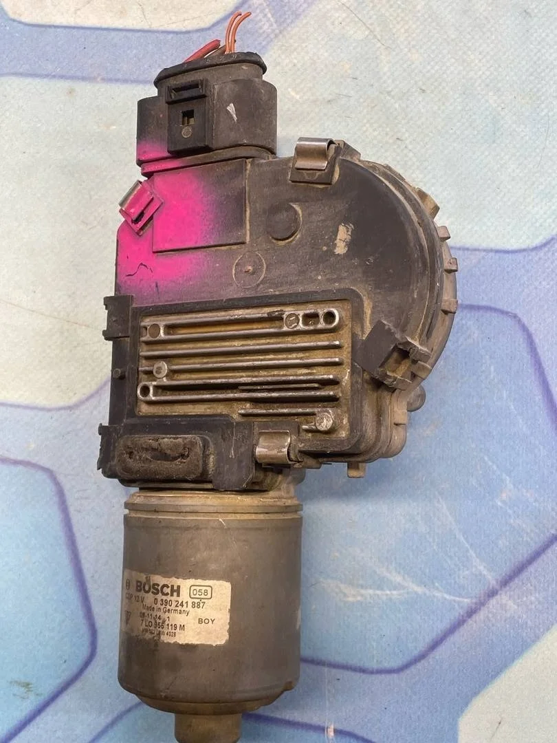 Моторчик стеклоочистителя передний VW Touareg 1 2002-2007