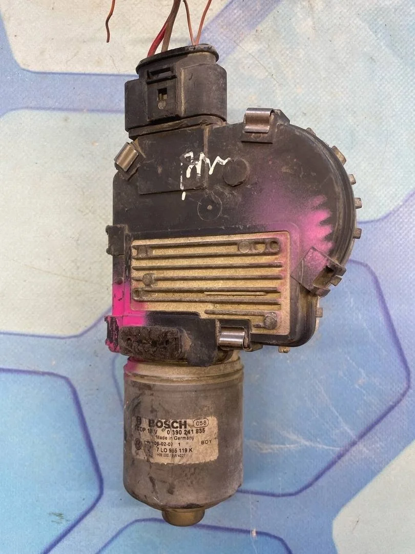 Моторчик стеклоочистителя передний VW Touareg 1 2002-2007