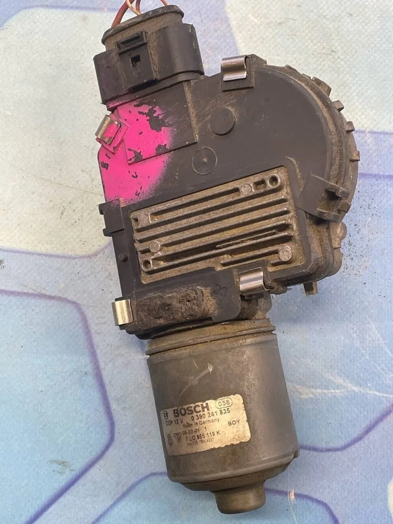 Моторчик стеклоочистителя передний VW Touareg 1 2002-2007