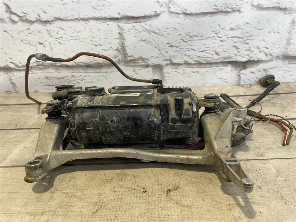 Компрессор пневмоподвески VW Touareg 1 2002-2007