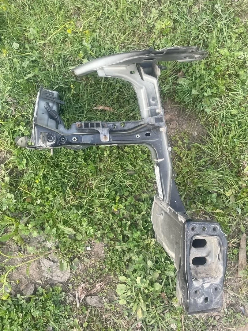 Лонжерон правый короткий до стакана VW Touareg 1 2007-2010