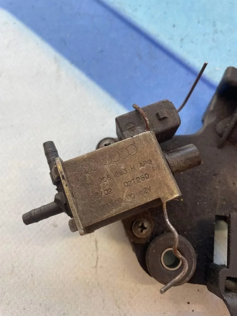 Клапан перепускной Audi TT 1998-2006 8N3