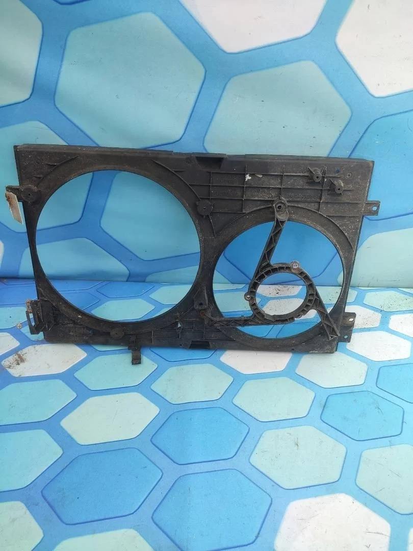 Диффузор вентилятора Audi TT 1998-2006 8N3