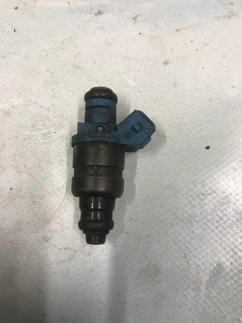 Форсунка топливная бензиновая Volvo V40 1998-2001