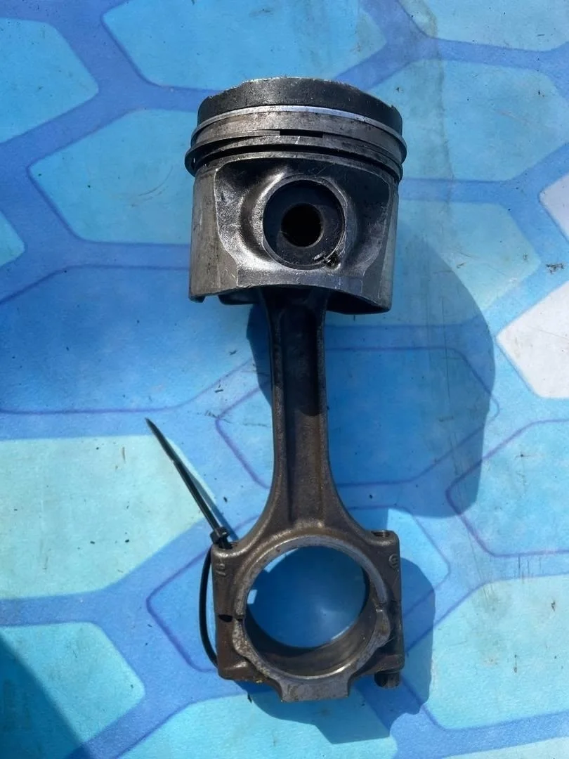 Поршень в сборе шатуном Volvo XC90 2002-2015