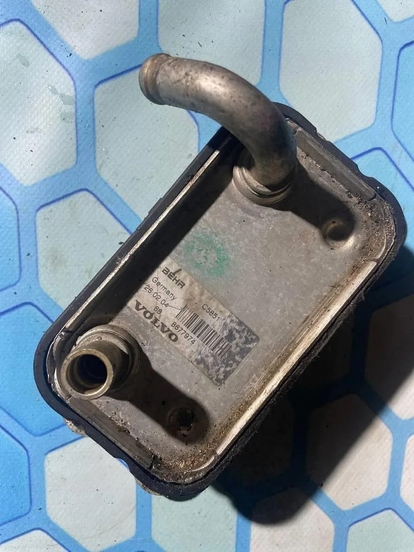 Радиатор масляный Volvo XC90 2002-2015