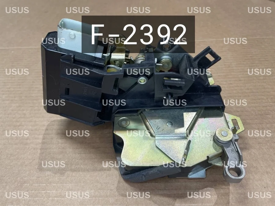 Замок двери задний правый BMW БМВ E39 Е39 E38 Е38