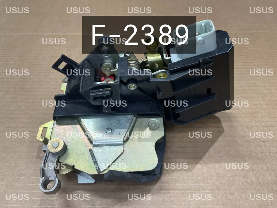 Замок двери задний левый BMW БМВ E39 Е39 E38 Е38