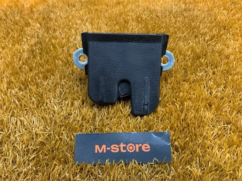 Замок багажника Volkswagen Tiguan 2011 5M0827505E 5N CCZ