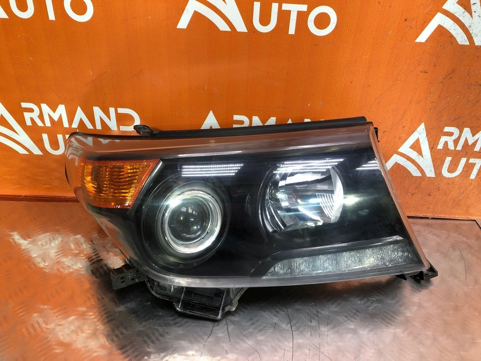 Фара Toyota Land Cruiser 2012-2015 200