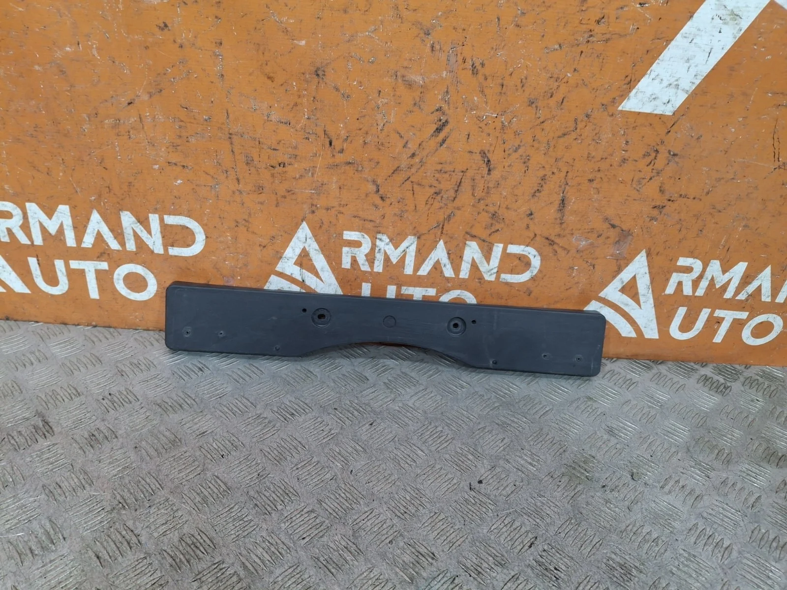 Площадка под гос номер Toyota Camry 2017-2020 8 XV70