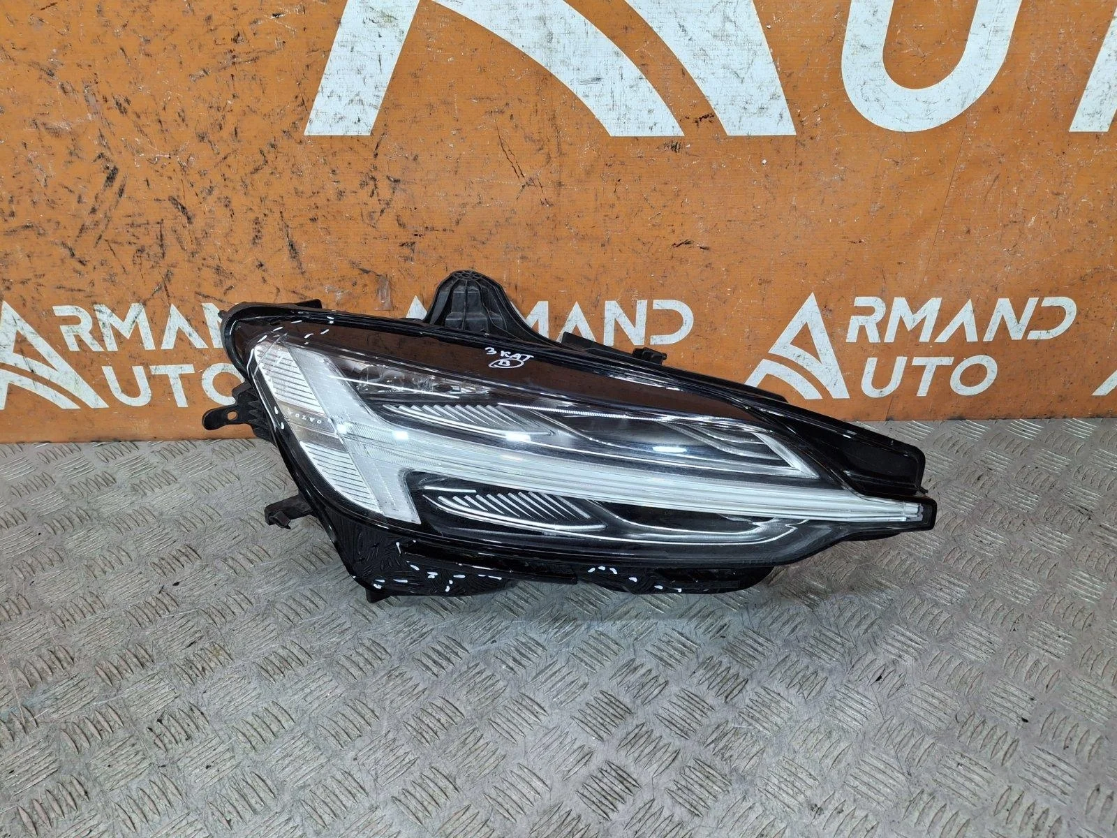 Фара Volvo V60 2018-нв