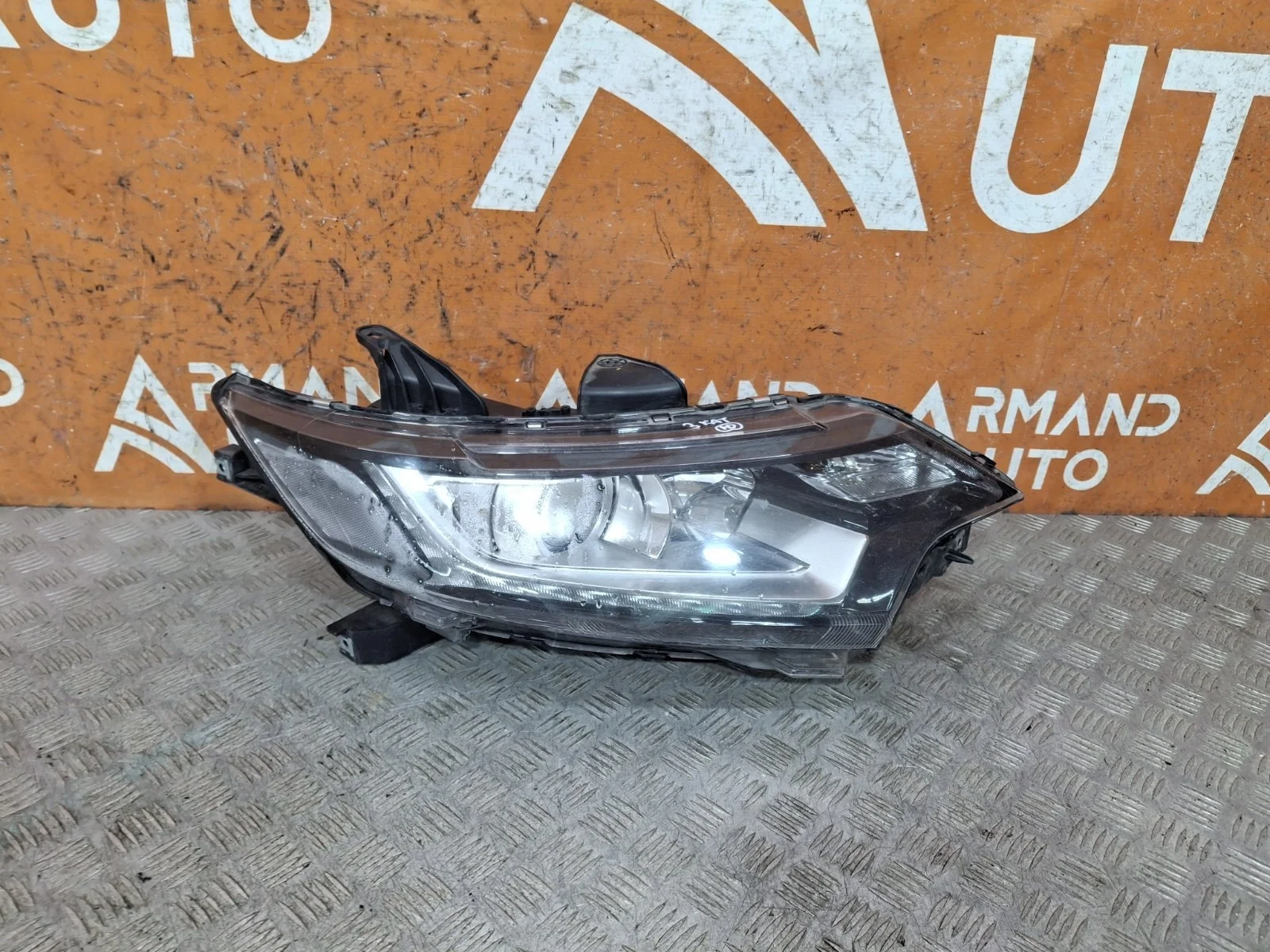 Фара Mitsubishi Outlander 2015-нв 3