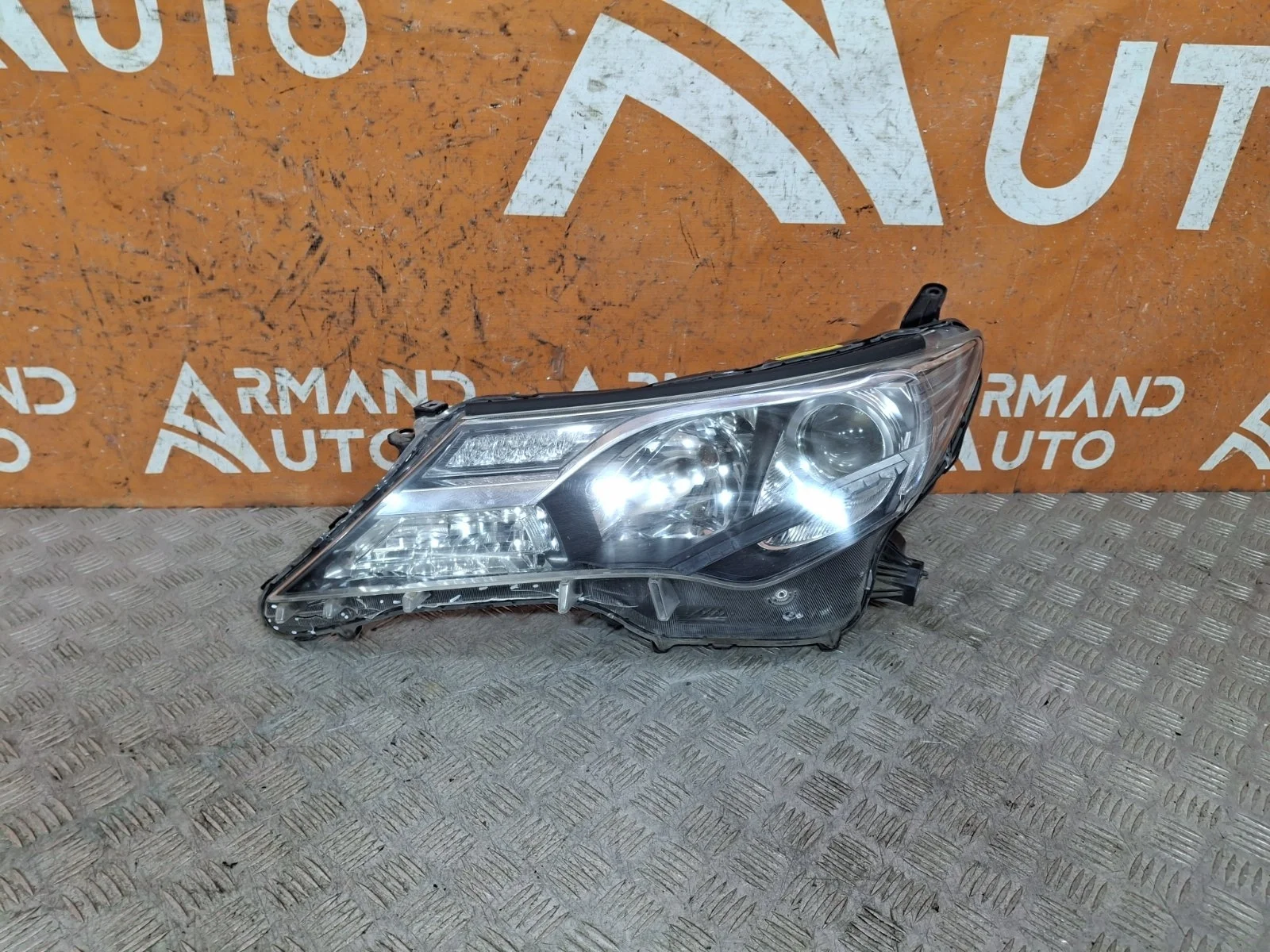 Фара Toyota RAV4 2012-2015 CA40