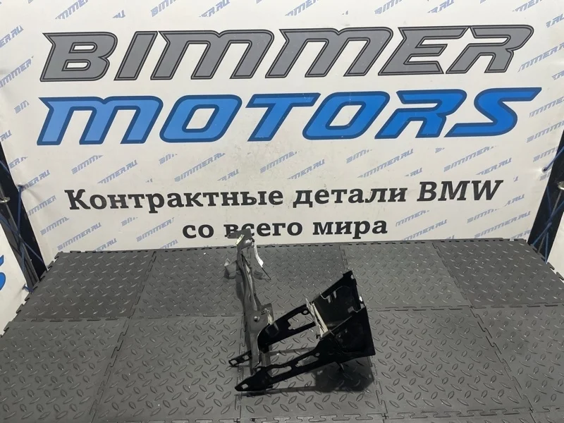 Кронштейн фары Bmw 335I 2015 51647245791 F30 N55B30A, правый
