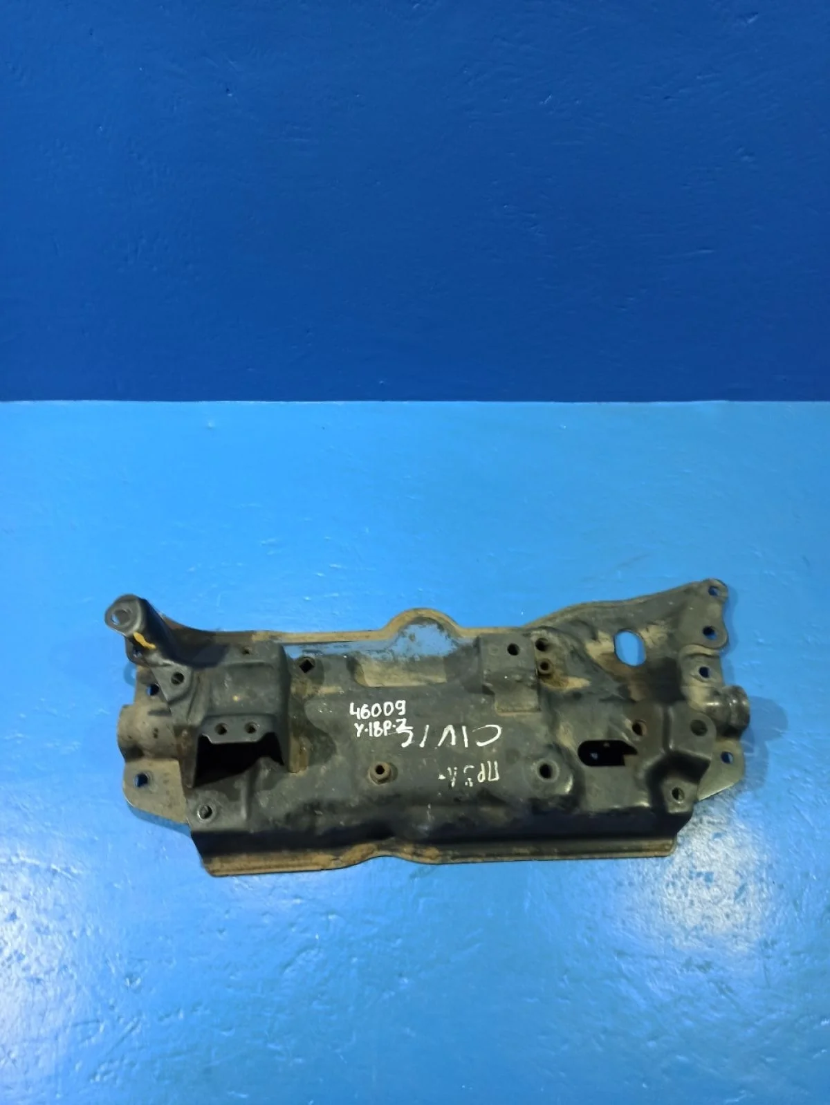 Подрамник передний на Honda Civic 8 5D б.у