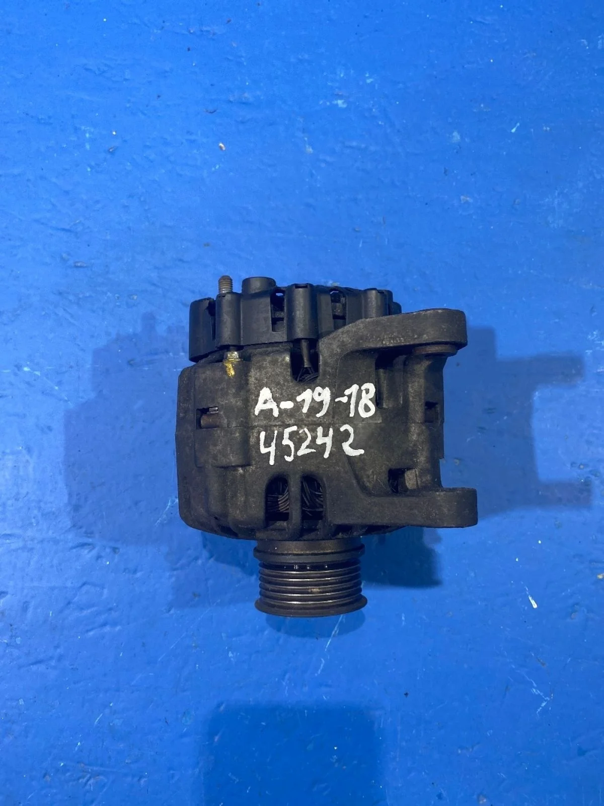 Генератор   Renault Logan 2005-2014  8200810621 б.у