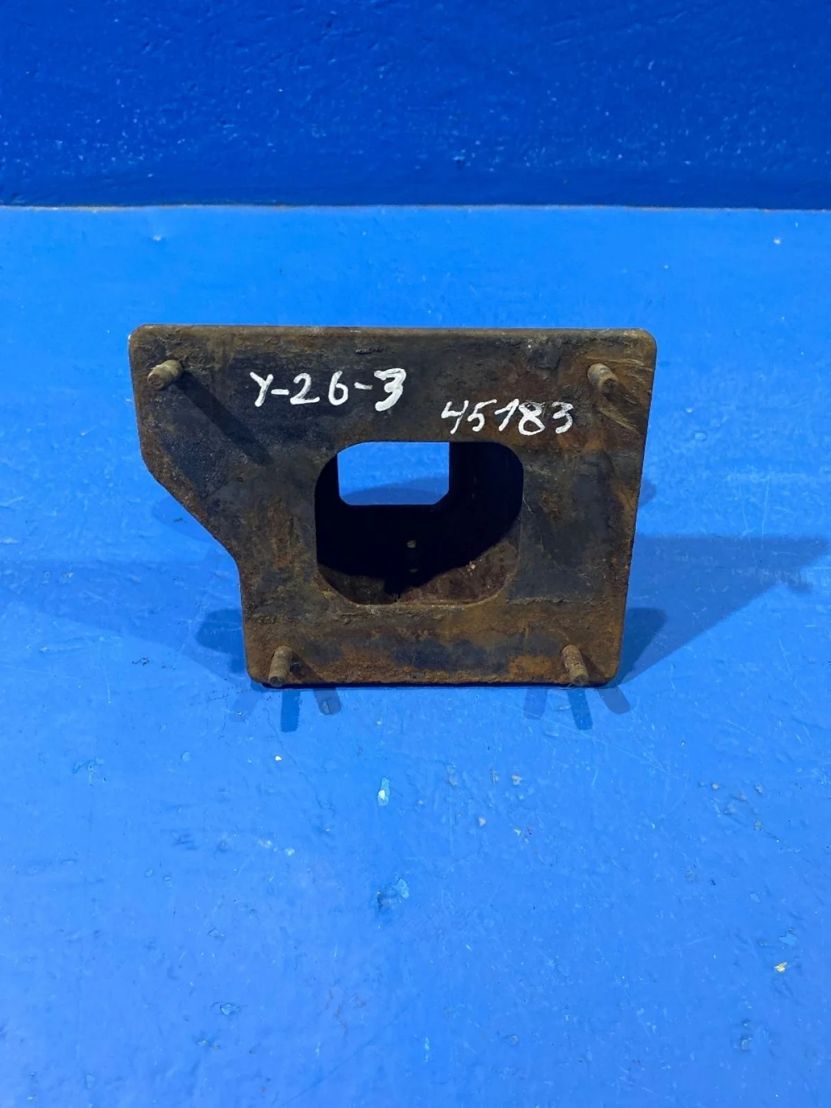 Кронштейн усилителя бампера Kia Ceed 2 G4FG задн. лев. (б/у) б.у