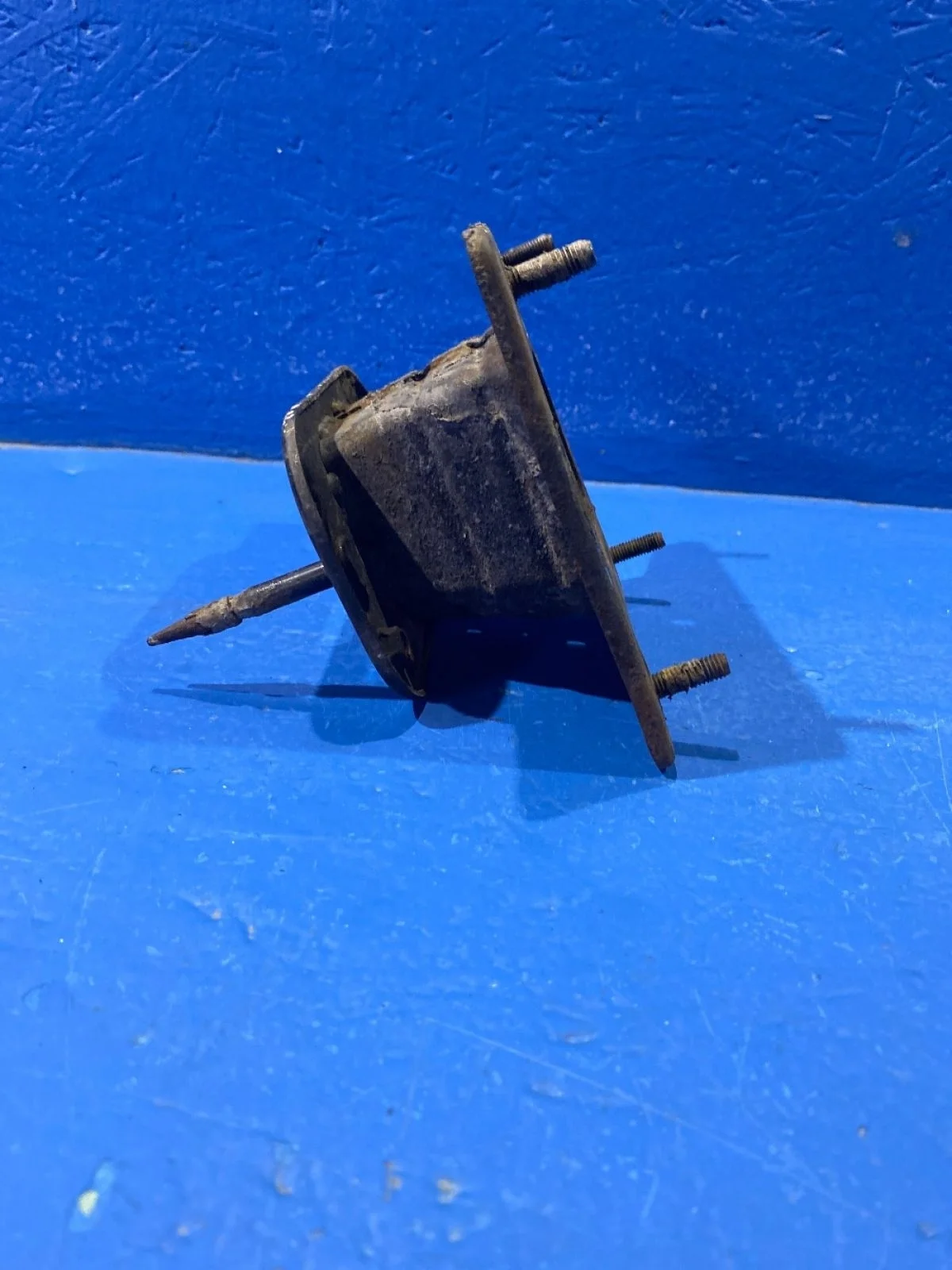 Кронштейн заднего усилителя KIA CEED JD правый б.у