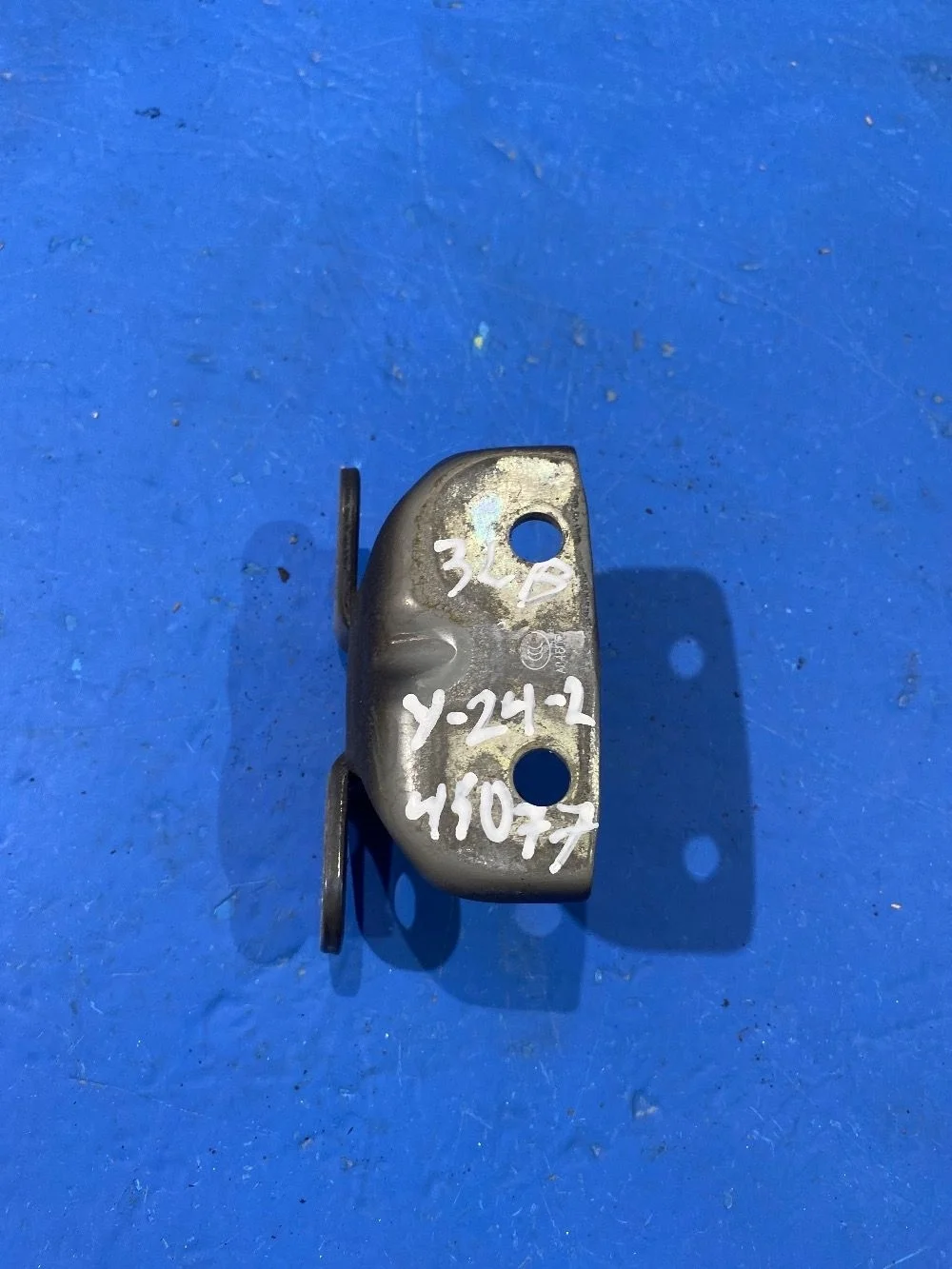 Петля двери задней левой верхняя Kia Ceed JD (2012—2015) б.у