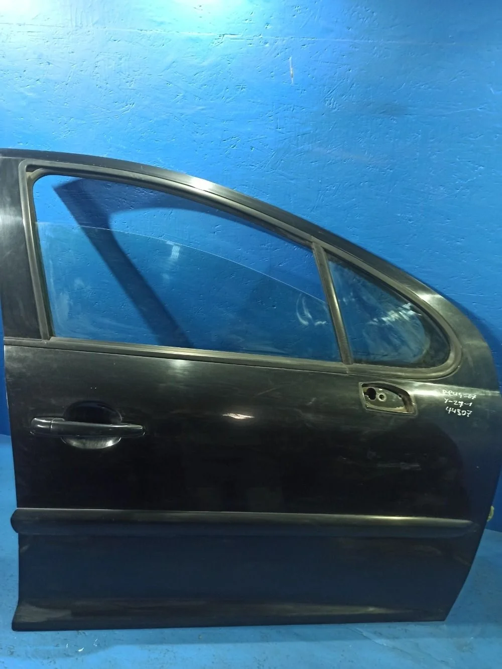 Дверь передняя правая Peugeot 207 б.у