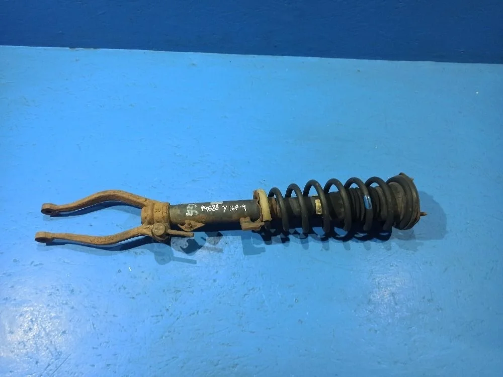 Амортизатор передний правый Mazda 6 GG LF 2003 б.у