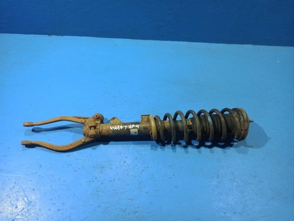 Амортизатор передний правый Mazda 6 GG LF 2003 б.у