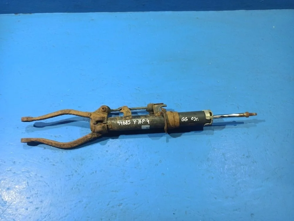 Амортизатор передний правый Mazda 6 GG LF 2003 б.у